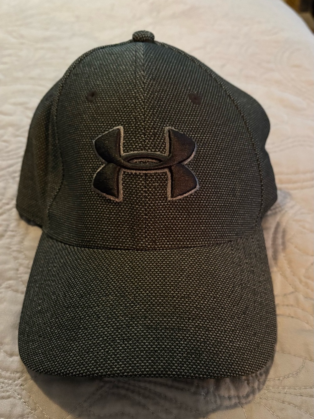 UNDER ARMOUR HAT, CAP SIZE MEDIUM/LARGE